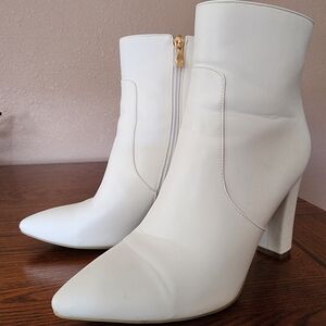 Beautiful white mid ankle boots, worn very minimal